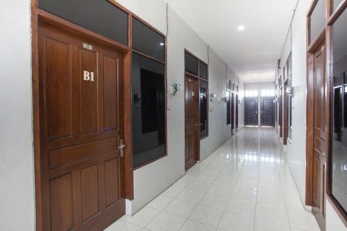 Hostal Reddoorz Near Taman Flora