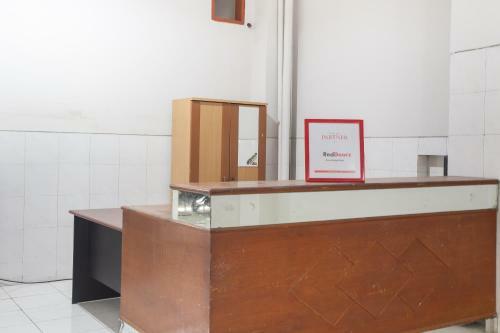 Hostal Reddoorz Near Taman Flora