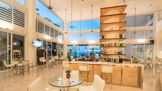 Hotel Flamingo By The Beach