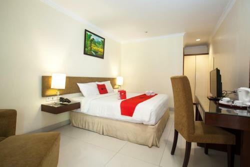 Hotel Reddoorz Premium @ Raya Nginden