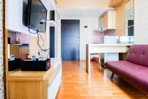 Relax & Comfy 2br Apartment At Puri Mas By Travelio