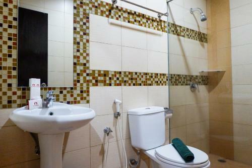 Comfy 1br Twin Tower Apartment By Travelio