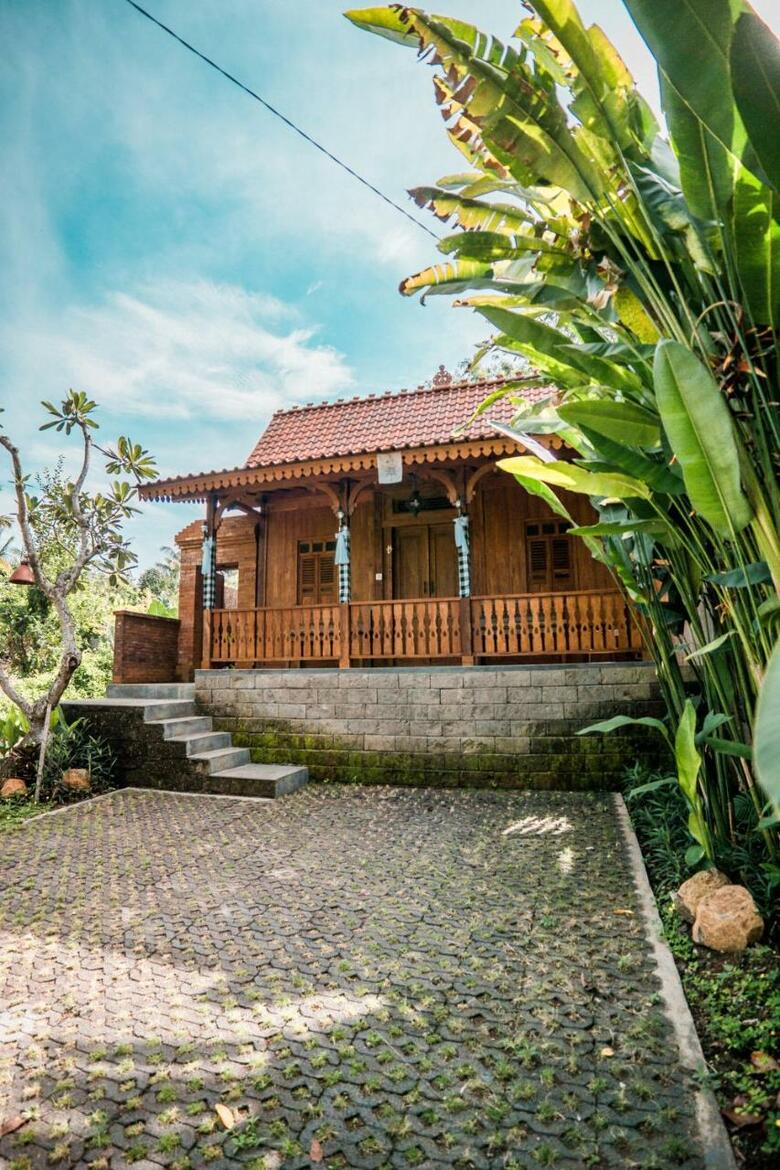 Umadhatu Resorts