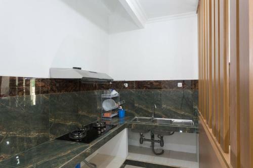 Hostal Reddoorz @ Boulevard Residence Bsd