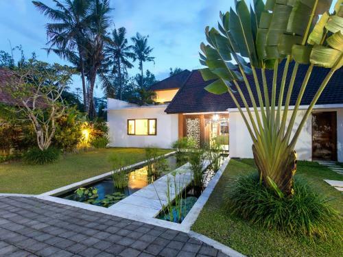 Villa Candi Kecil Empat