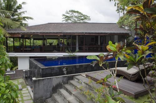 Villa Tirta Cintanya