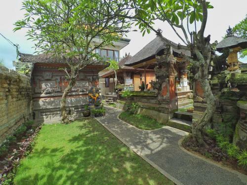 Kubu Taman Home Stay