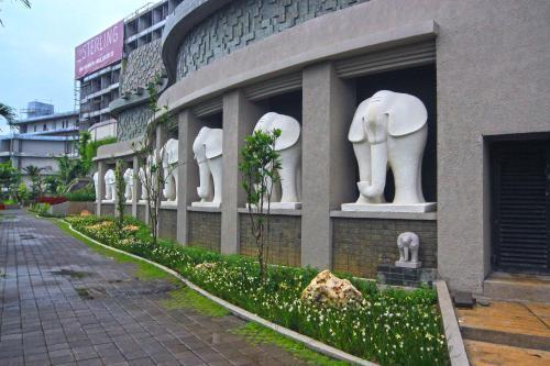The Sterling Hotel & Villas