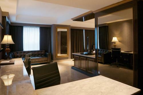 Myko Hotel & Convention Center Makassar
