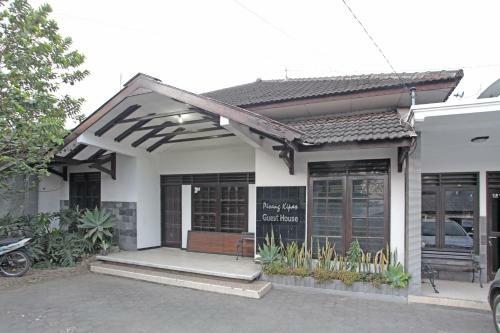 Hostal Reddoorz @ Soekarno Hatta 2
