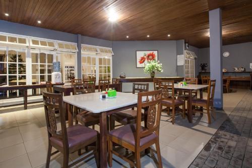 Hostal Reddoorz Plus @ Bukit Dieng Malang