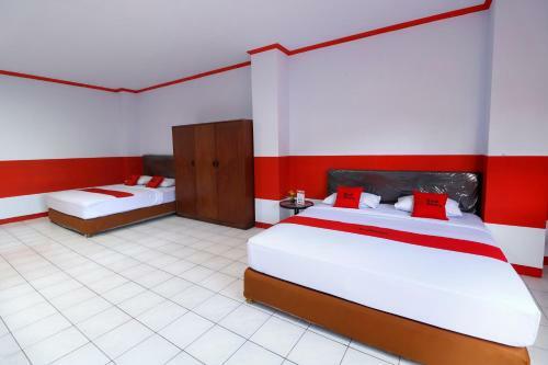 Hostal Reddoorz Plus @ Samratulangi Manado