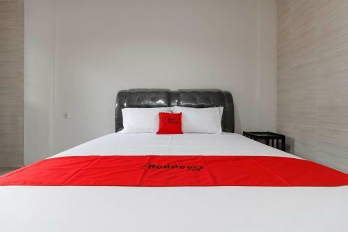 Hostal Reddoorz Plus Near Rs Royal Prima