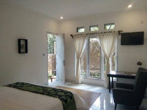 Hostal Winaposa And Warung Pudak