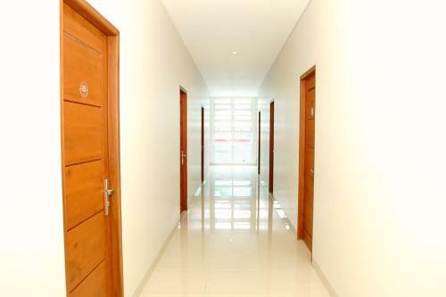 Hostal Oyo 185 Roriz Residence