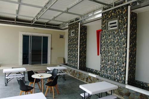 Hostal Oyo 185 Roriz Residence