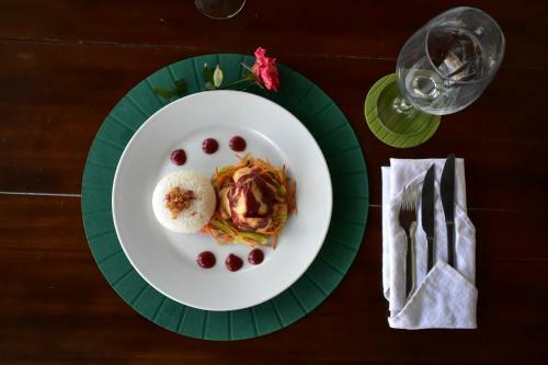 Hostal The Barari Villas