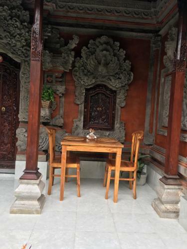 Hostal Local Family House