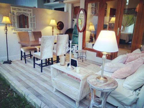 Villa White House
