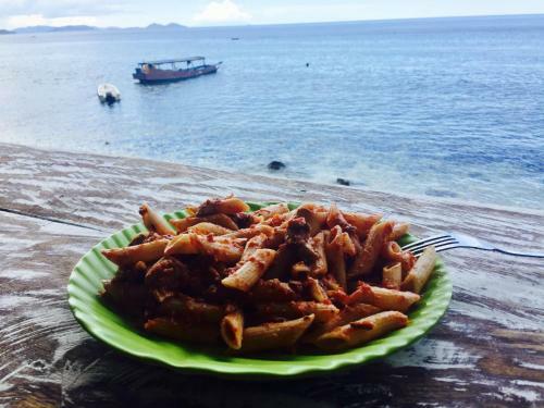 Flores Xpirates Dive Camp