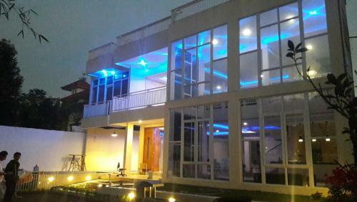 Villa Lexus 4