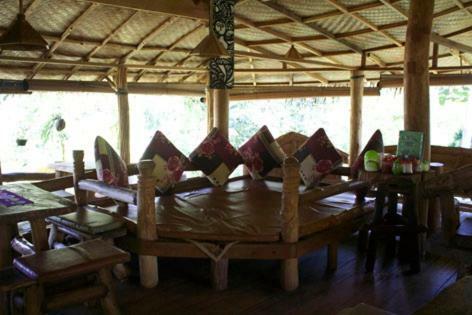 Lodge On The Rocks Bungalows & Restaurant
