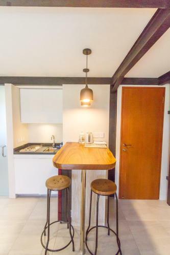 Apartamento Batu Bolong Studio Kayu