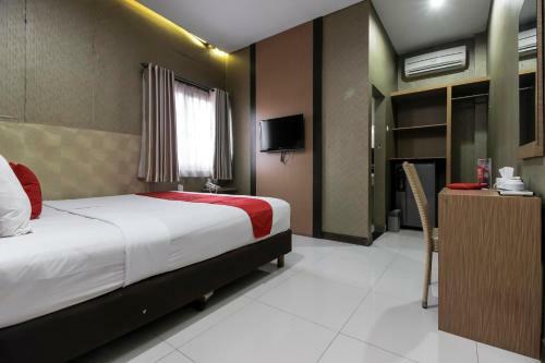 Hotel Reddoorz Plus @ Tuparev Cirebon