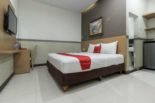Hotel Reddoorz Plus @ Tuparev Cirebon