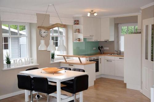 Haus-tomke-305021