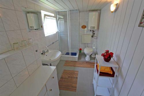 Ferienhaeuser Waren See 9130