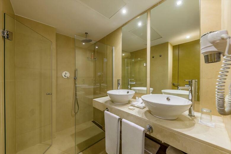 Aparthotel Zafiro Cala Mesquida