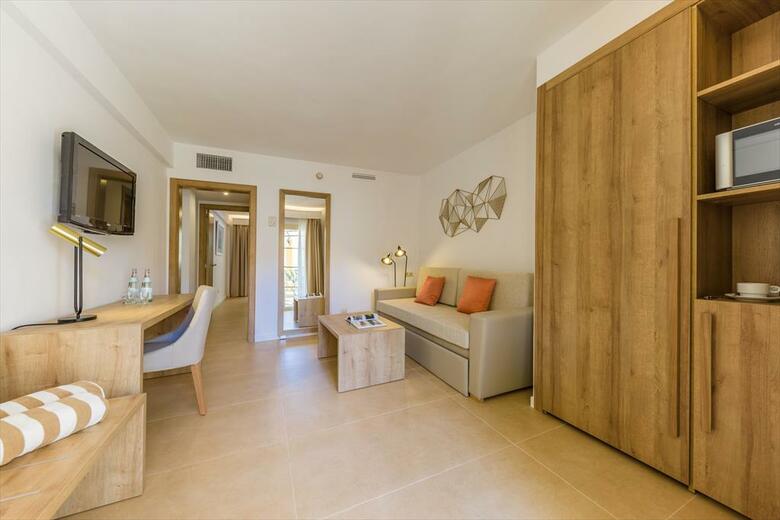 Aparthotel Zafiro Cala Mesquida