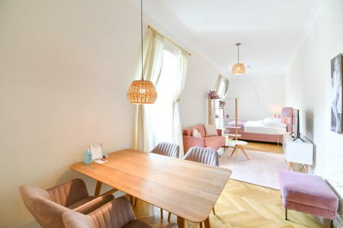 Osteiner Hof By The Apartment Suite