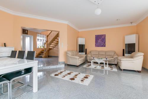 Best Private House (6557)