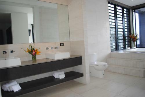 Onyx Luxury Harbour Resort Residences