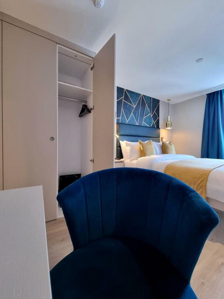 Hotel 43