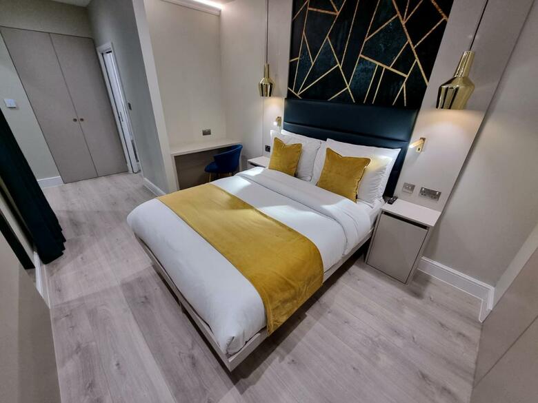 Hotel 43