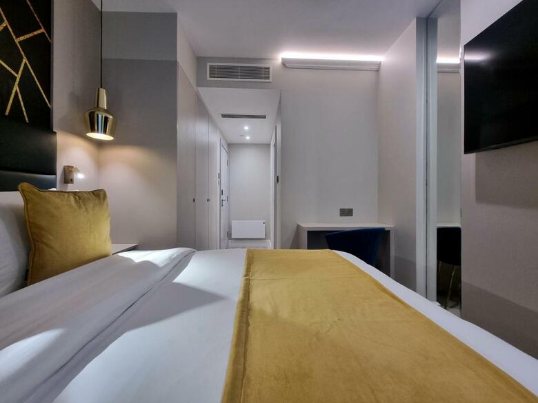 Hotel 43