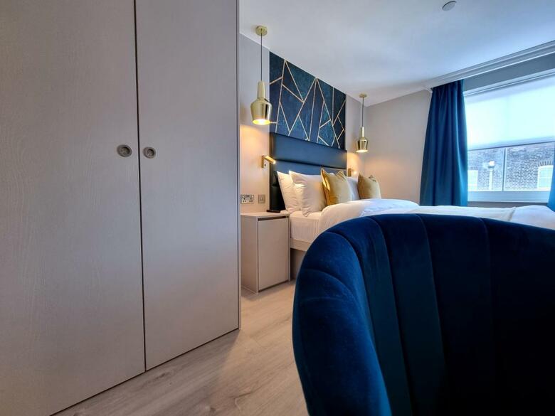 Hotel 43
