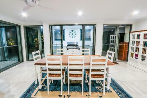 Beachside Endeavour Beachhouse Estate