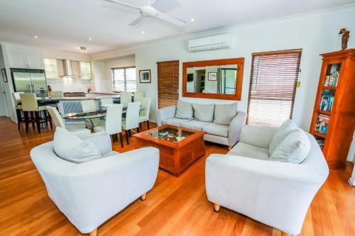 Beachside Endeavour Beachhouse Estate