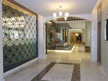 Hotel Makarim Annakheel Village