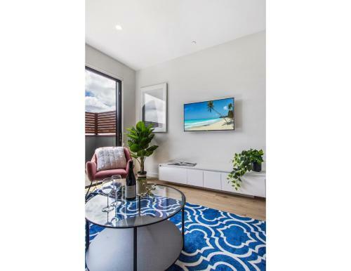 Boutique Apartment In Quiet, Sought-after Suburb