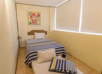 Hotel Mateos 1215