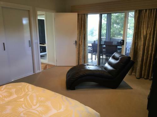 Grand Escape Mckenzie - Boutique Rentals