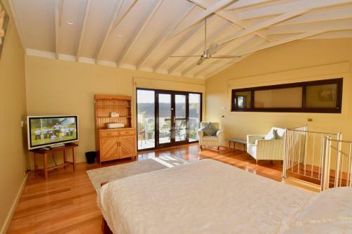Omaroo Mountaintop Villa
