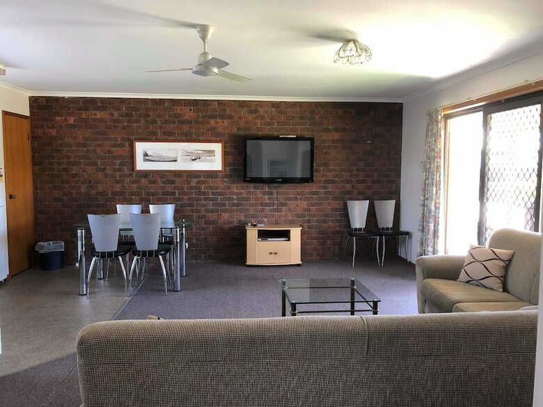 Motel Lakes Jakaranda Holiday Units