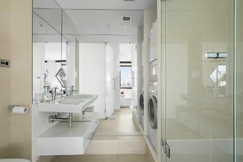 Elaine - Beyond A Room Luxury Beachside Apartments