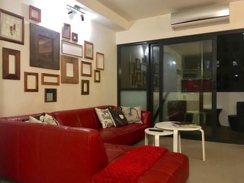 Quiet Laneway Apartment Near Bourke St Mall